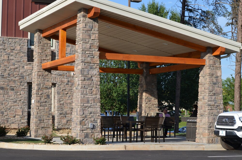 La Quinta Inn & Suites by Wyndham Greenville 6/61