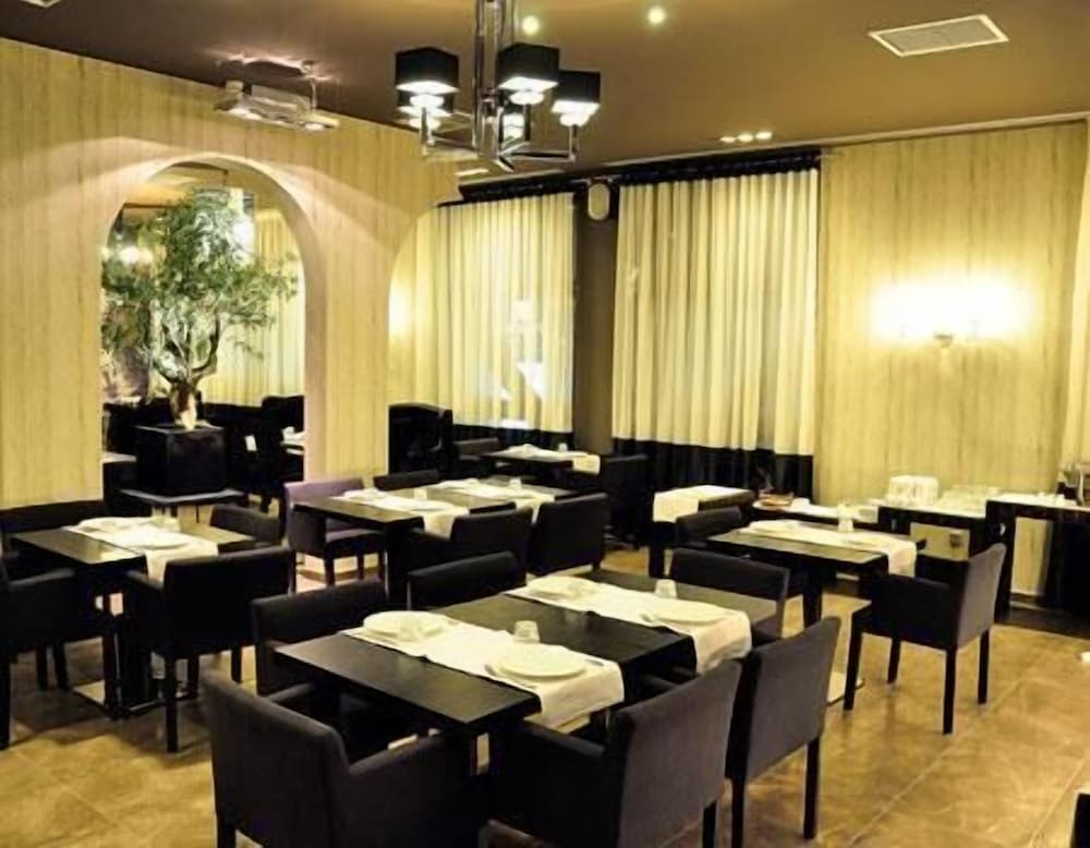 Gallery Art Hotel 57/68