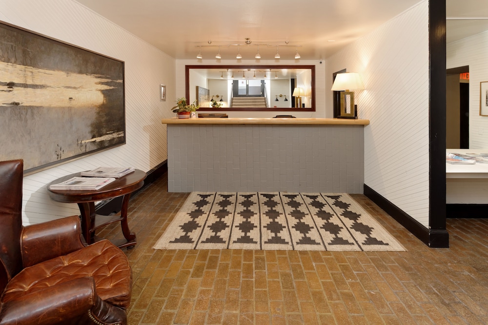Independence Square Lodge By Frias 11/78