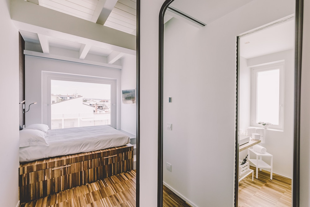 Suite 10 Home Design & Spa 67/69