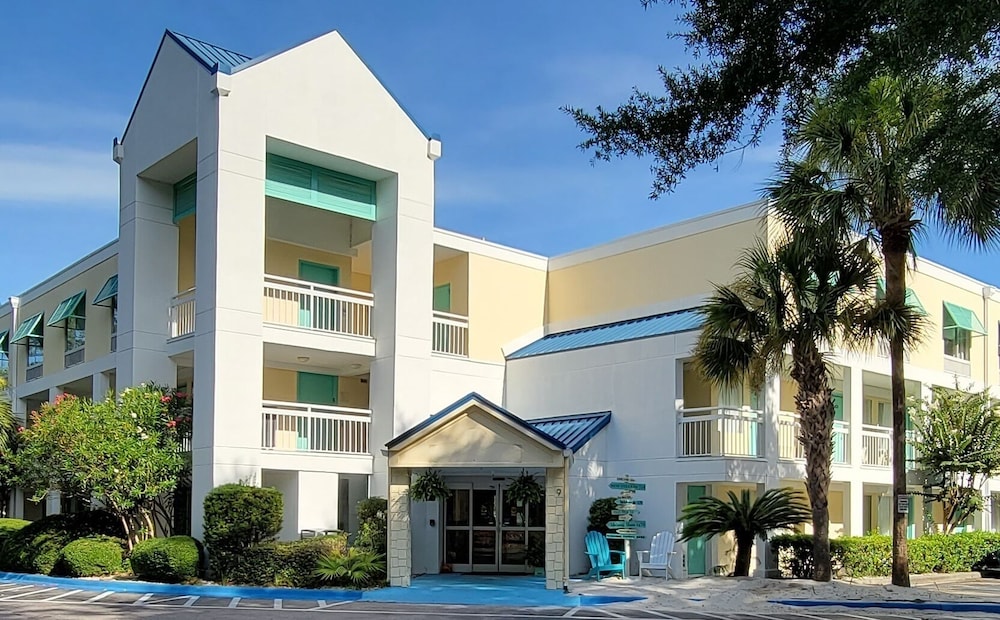 Hotel Carolina a Days Inn by Wyndham 4/35