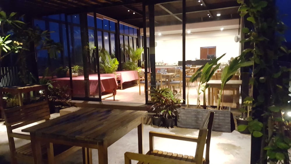 Chan Boutique 4/56