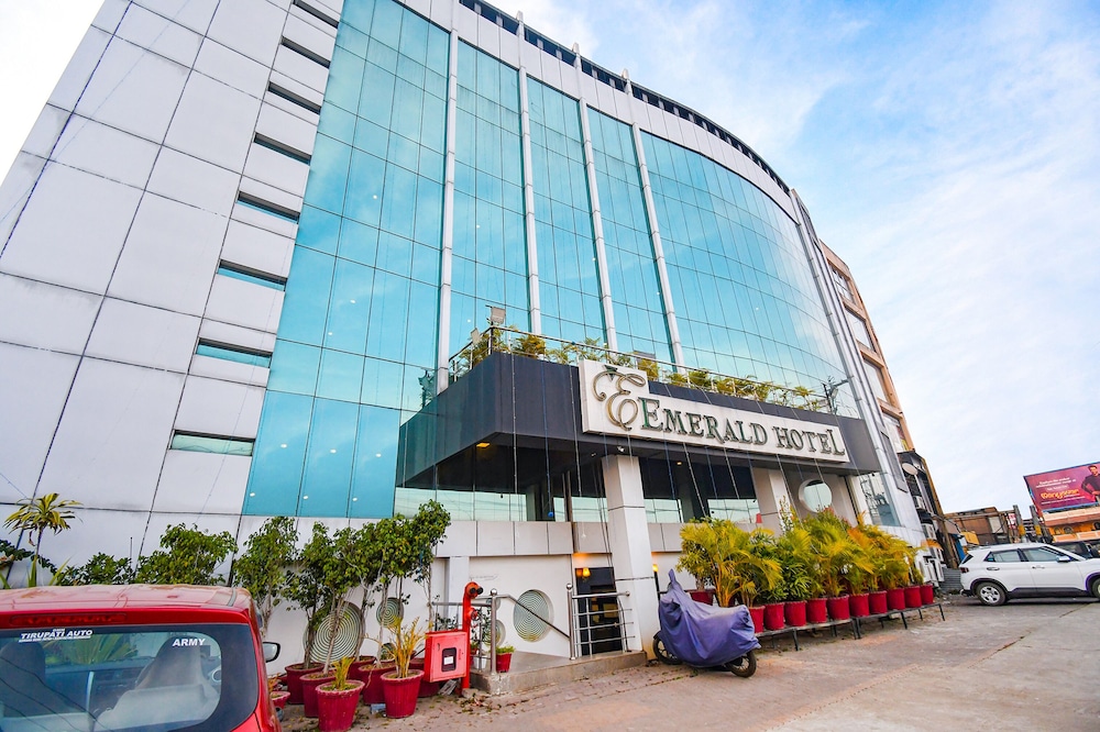 Fabhotel Emerald 35/36