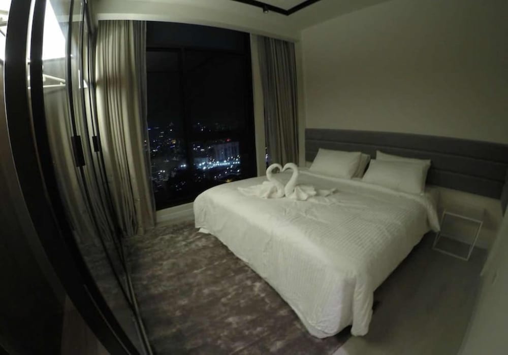 Expressionz KLCC by Wodages 25/50