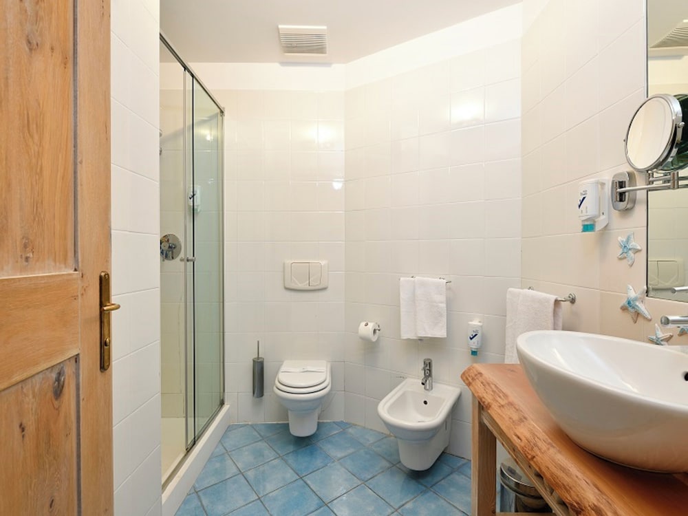 Hotel Resort And Spa Baia Caddinas 48/50