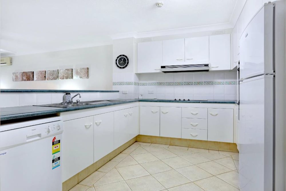 Genesis Holiday Apartments 34/76