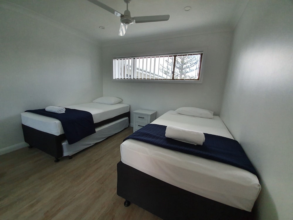 Montego Mermaid Beach Motel 26/69