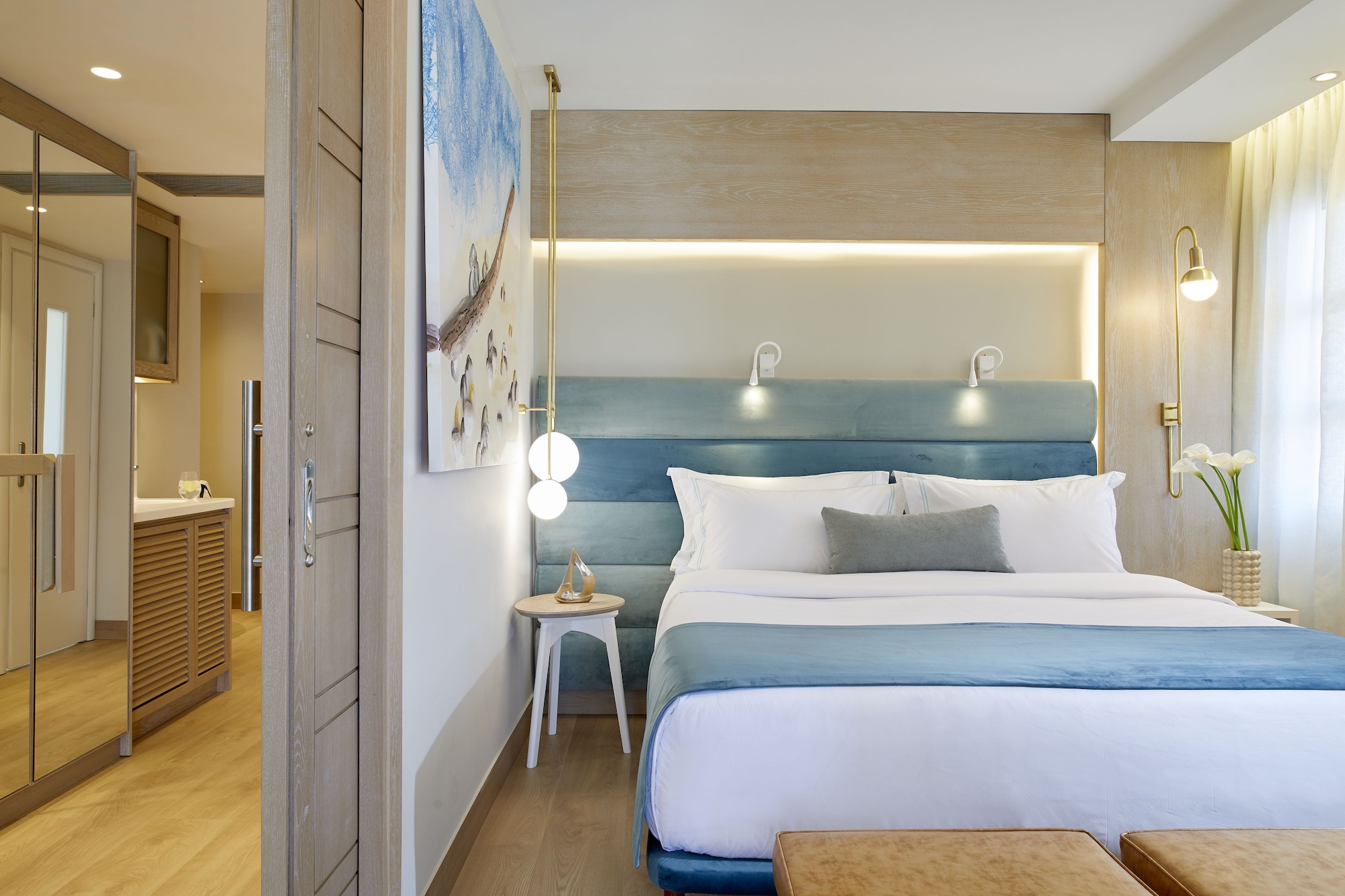 DELUXE, SUITE, POOL OR SEA VIEW