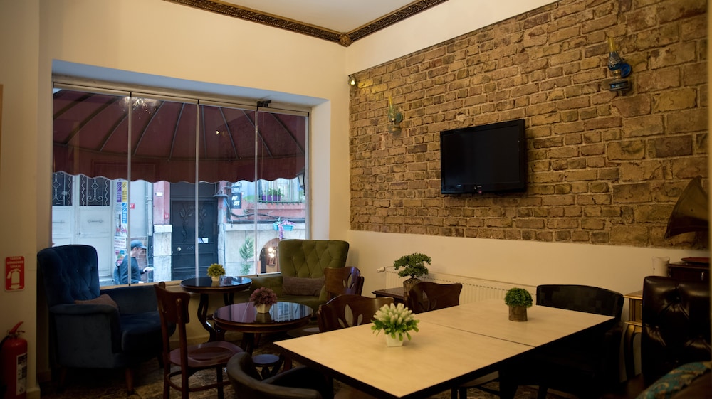 Taksim Trust Hotel (ex Ilya Pera Hotel) 43/63