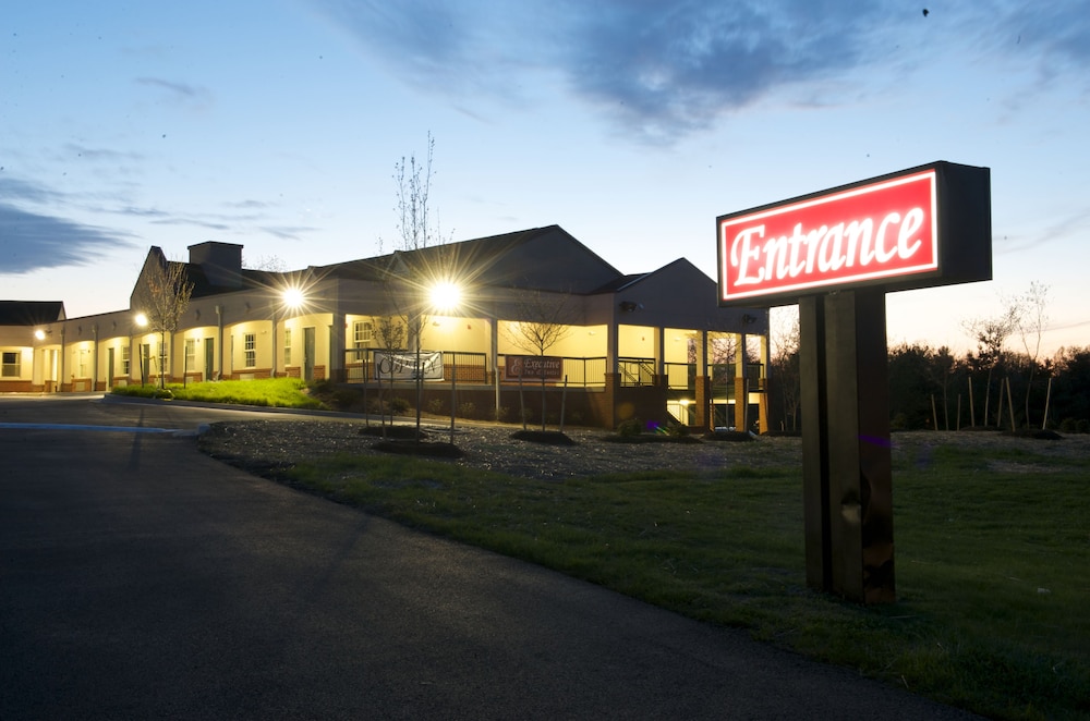Executive Inn And Suites 5/43