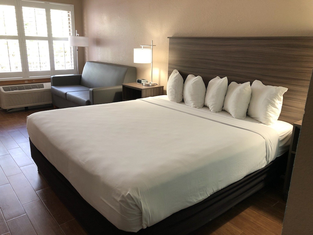 Vero Beach Inn & Suites 12/79