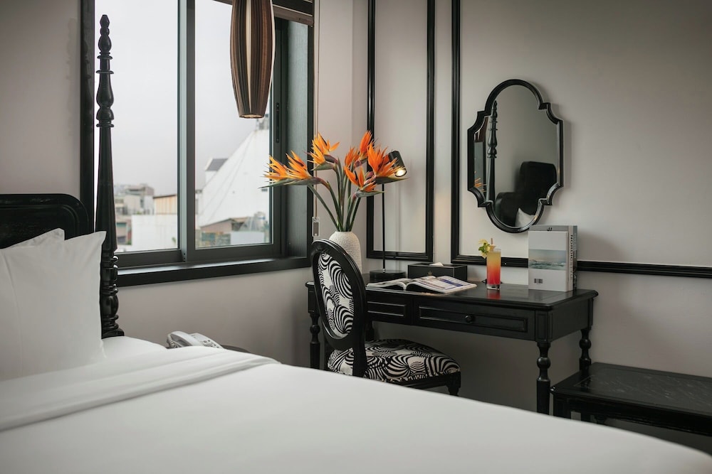 Hanoi Le Chateau Hotel & Spa 24/50