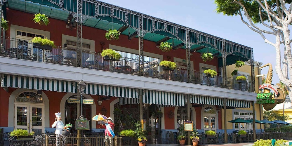 Buena Park Grand Hotel and Suites 2/75