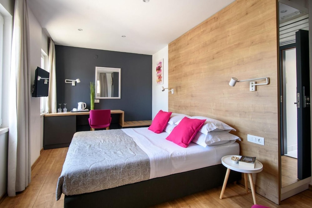 Ora Luxury Rooms 12/44
