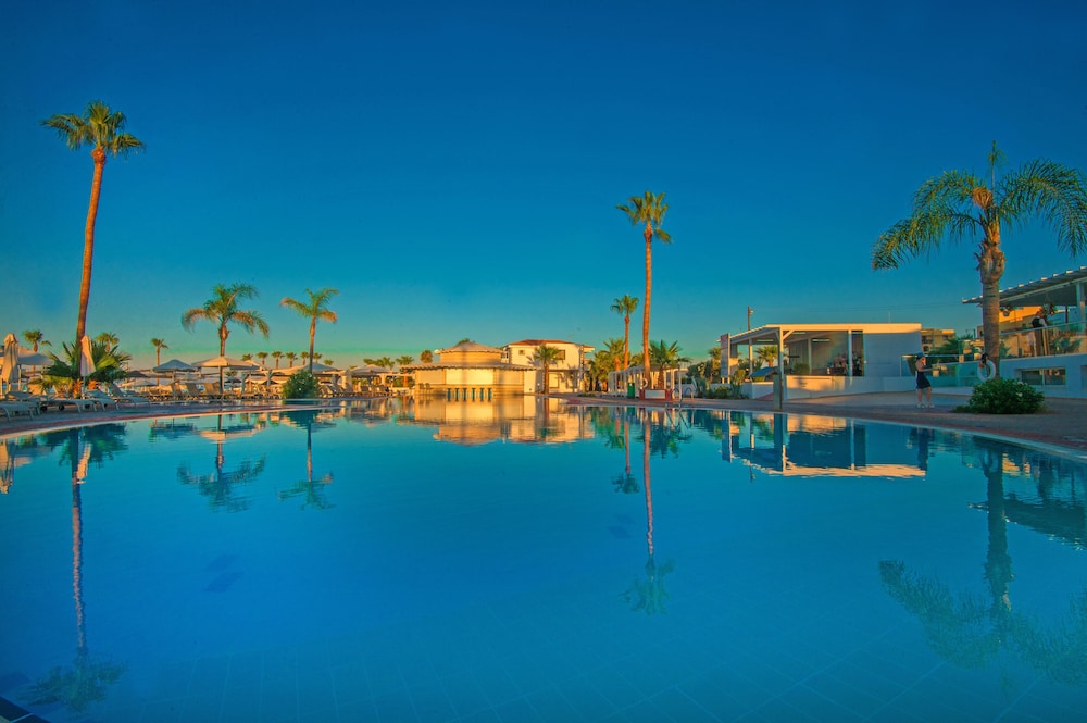 Marlita Beach Hotel Apartments 43/50