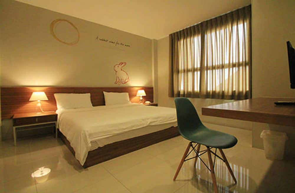 Chern Hostel 24/71