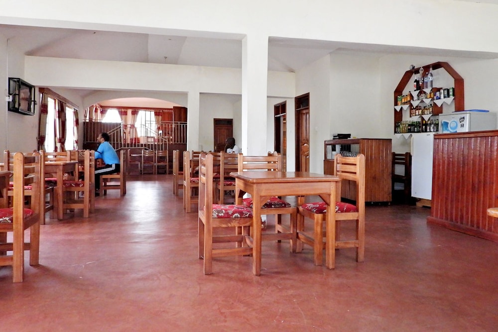 Skyway Hotel Entebbe 30/45