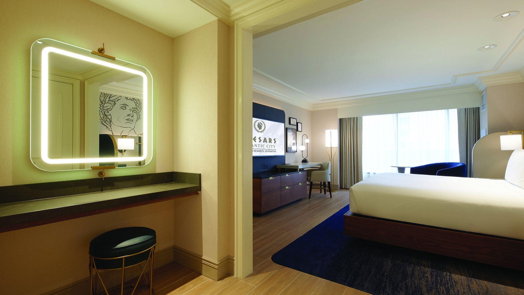 Senator, Suite, King Bed, Ocean Tower, Smoking