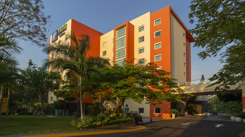 Holiday Inn Express & Suites Cuernavaca 2/50