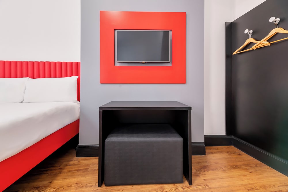 Superior, Family, Quadruple, Double and Twin Beds, easyHotel Newcastle City Centre 5/7