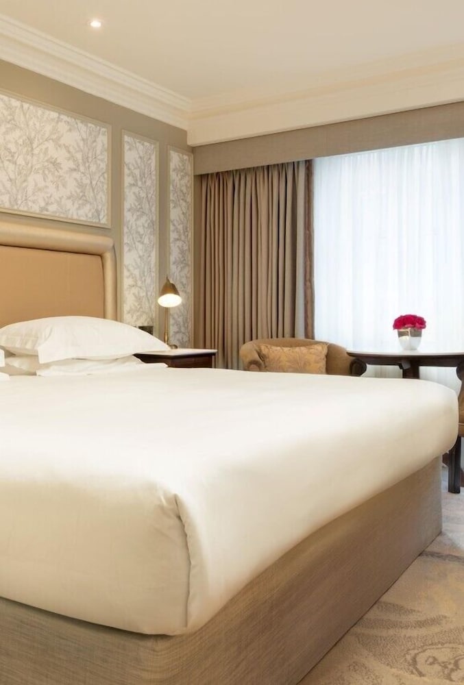CITY, QUEEN BED