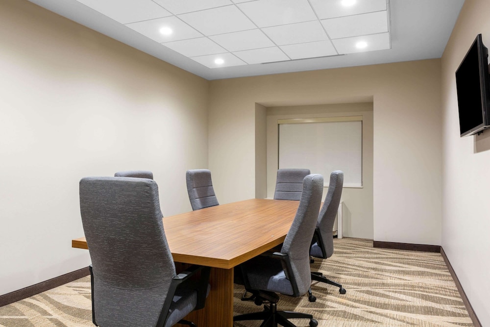 Microtel Inn Suites by Wyndham South Hill 17/19