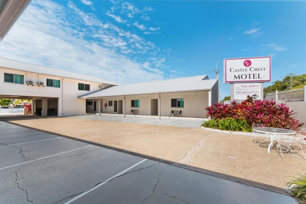 Castle Crest Motel 49/57