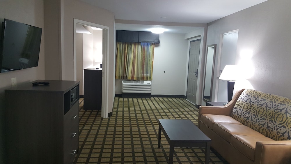 Baymont By Wyndham Clarksville 30/39