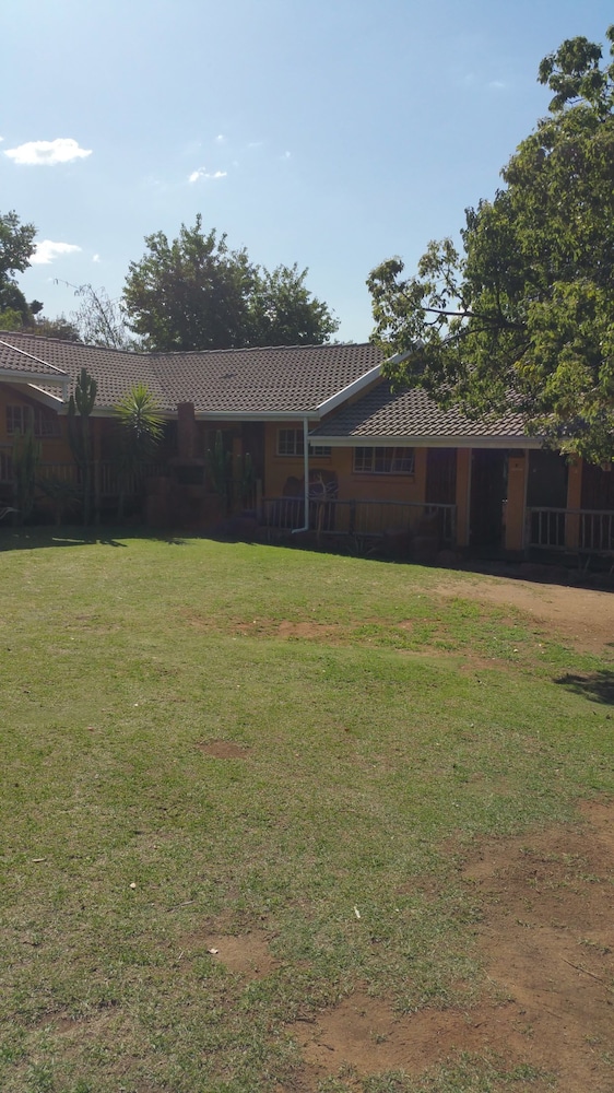 Flintstones Guest House Fourways 42/50