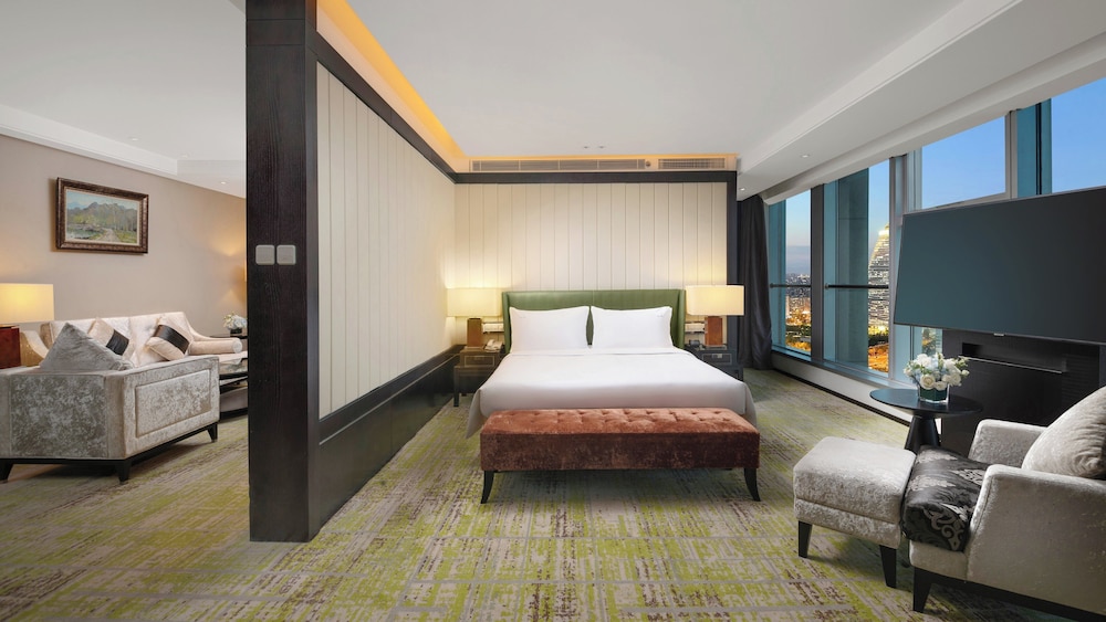 Suite, King Bed, Club Lounge Access, High Floor