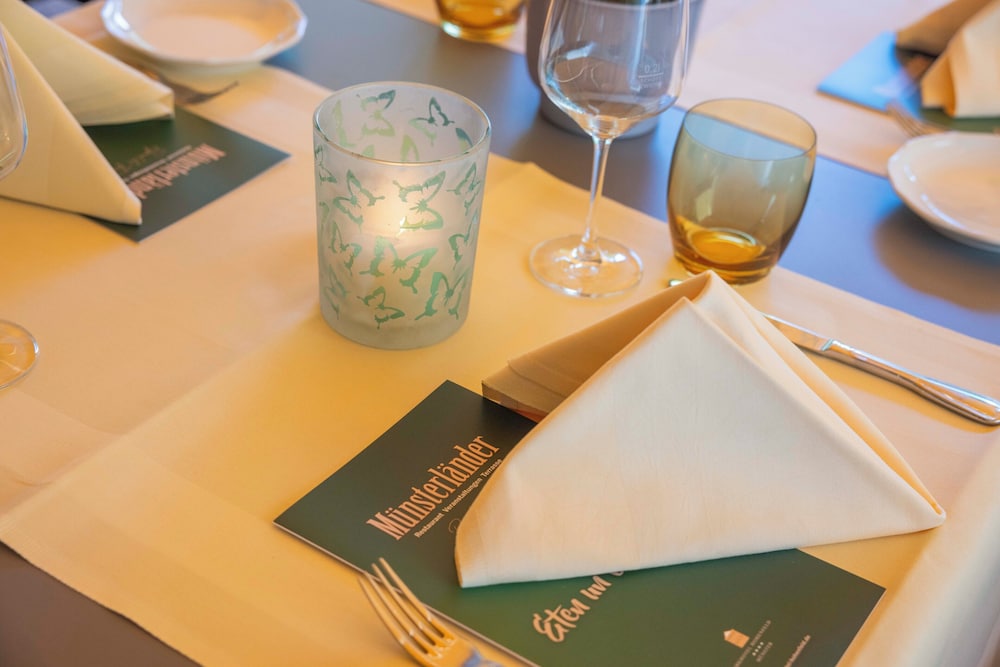 Parkhotel Schloss Hohenfeld (Parkhotel Hohenfeld) 30/65