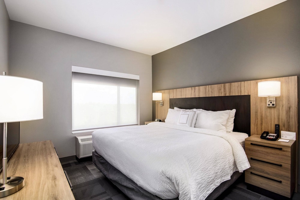 TownePlace Suites by Marriott Houston Hobby Airport 8/42