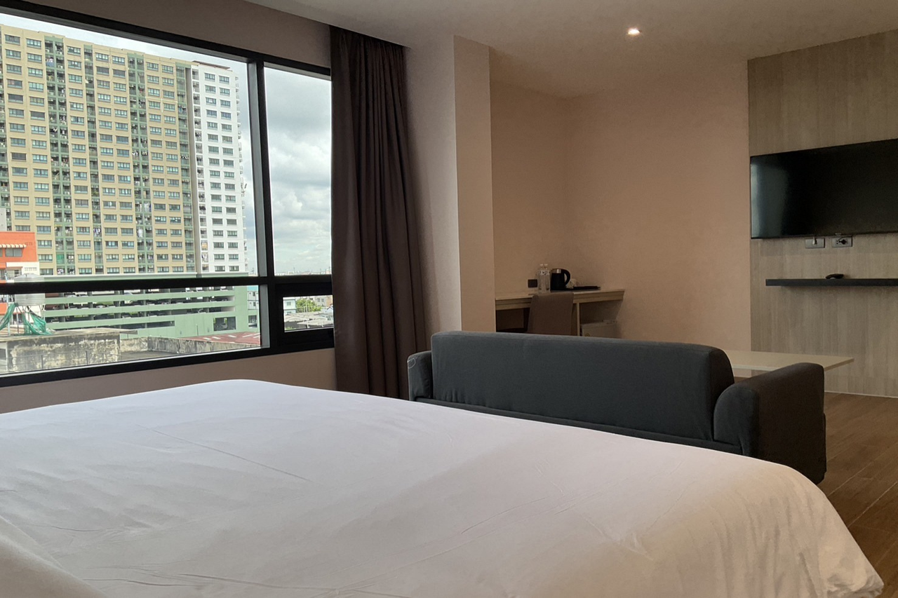 35 Bow Hotel & Complex 12/15