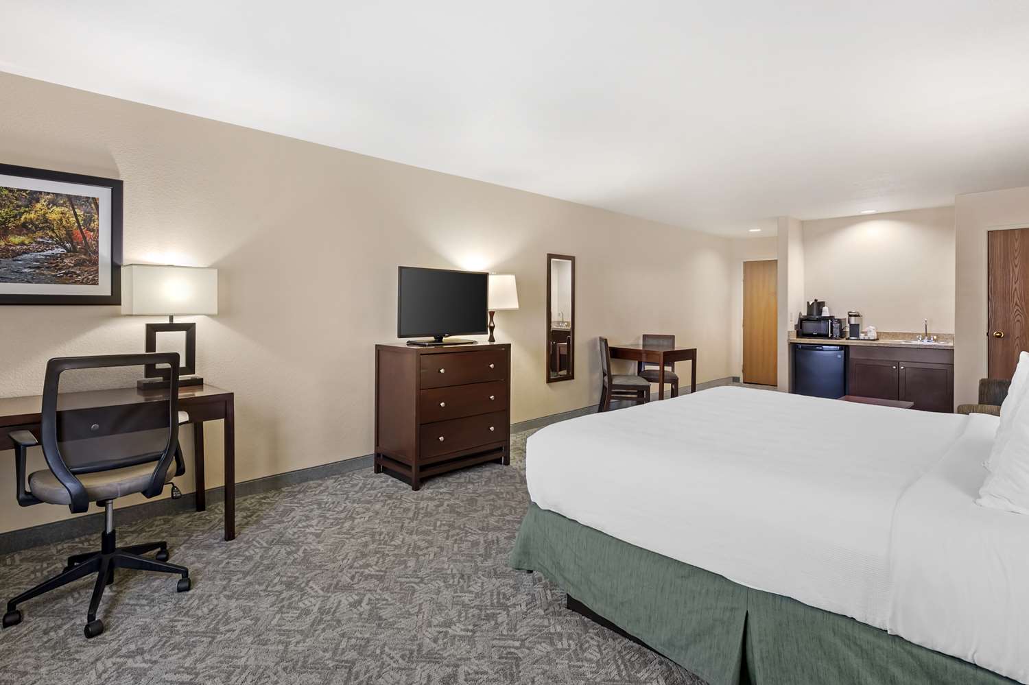Suite, King Bed, Two Story, 2 Bathrooms, Sofa
