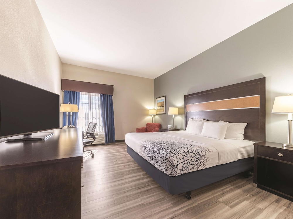 La Quinta Inn & Suites by Wyndham Tulsa - Catoosa Route 66 7/36