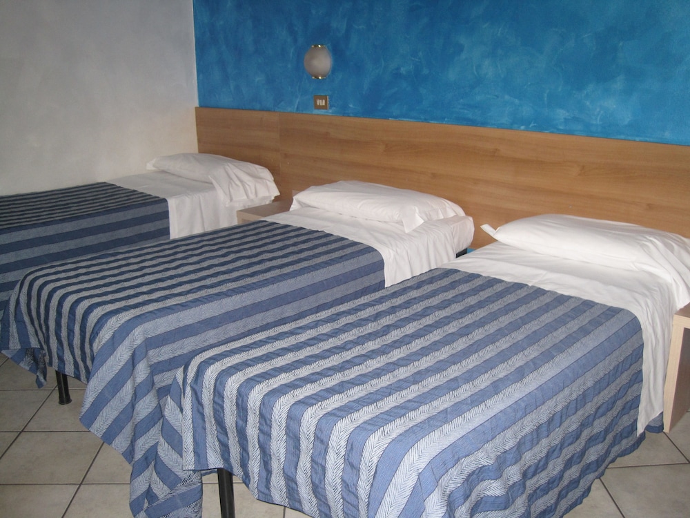 ROOM, TRIPLE