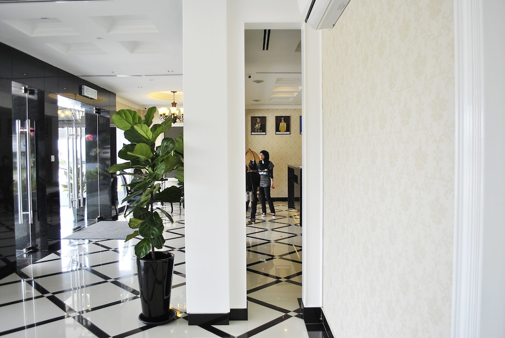 The Grand Jade Hotel 1/59