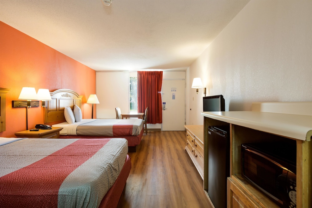 Motel6 Clarksville, TN 7/57