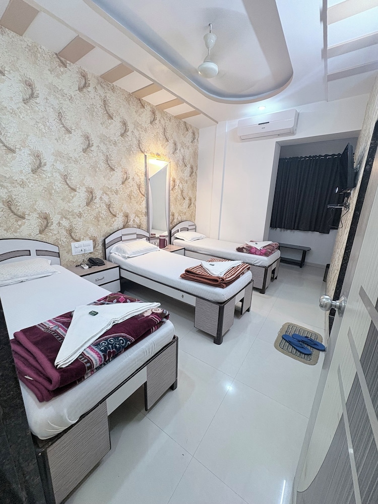 Hotel Broadway Colaba Mumbai 28/50