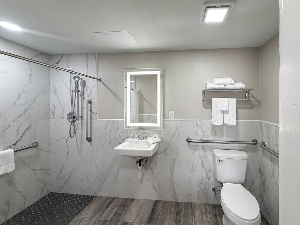 Baymont by Wyndham Newark/Wilmington 52/53