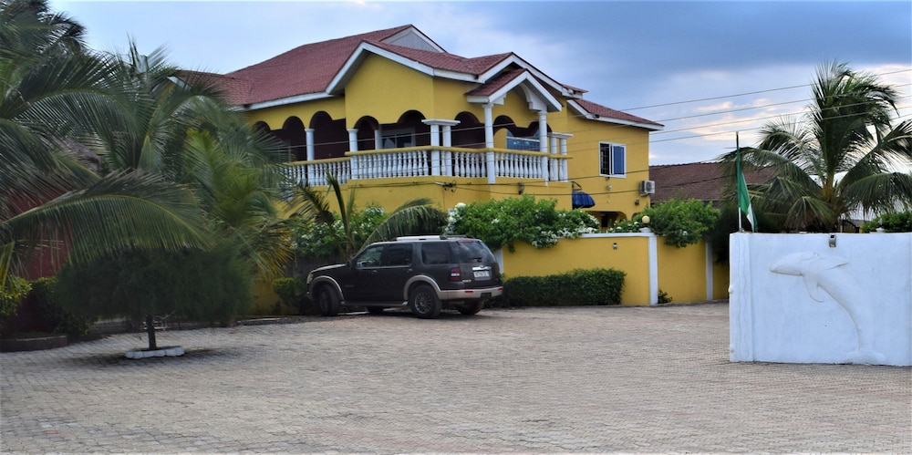 Coconut Pointe Beach Resort 36/50