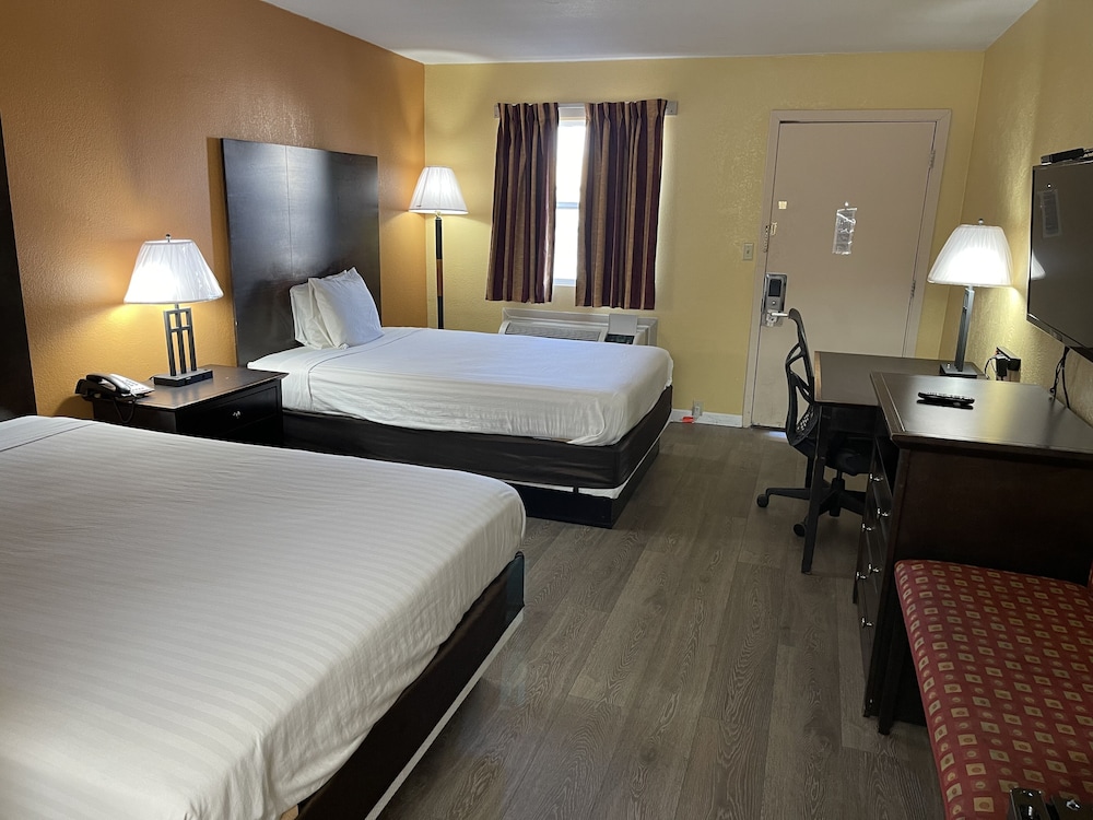 Nendels Inn and Suites Dodge City Airport 22/35