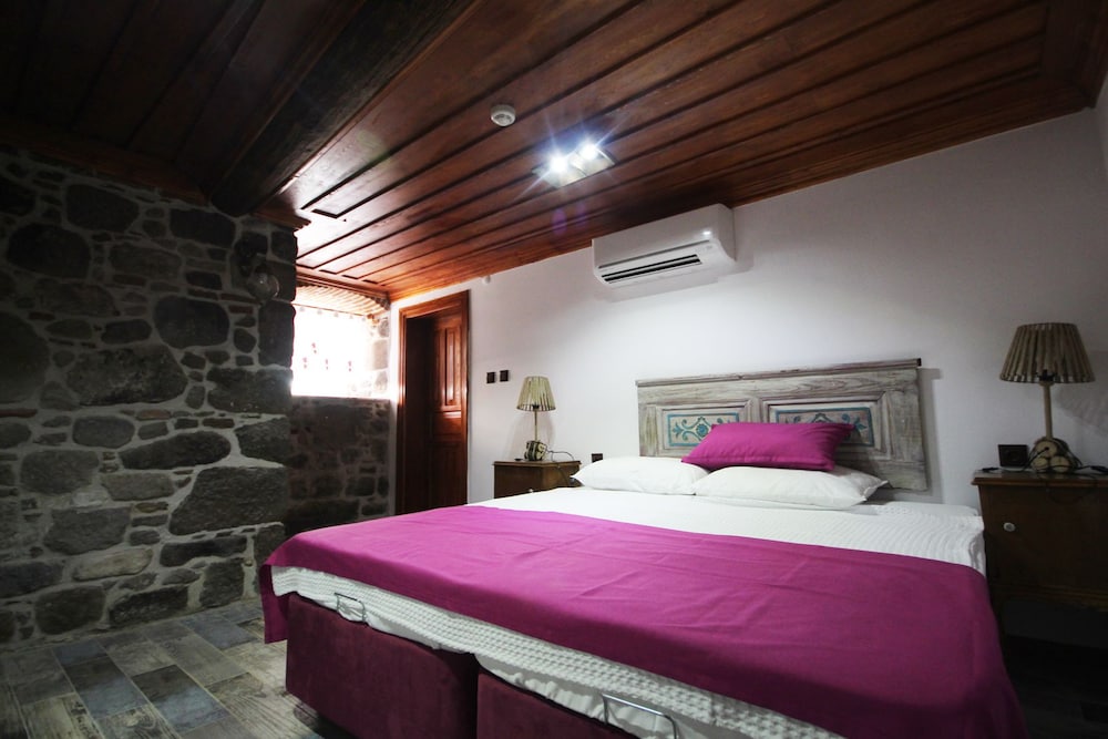 Bergama Tas Konak 7/50