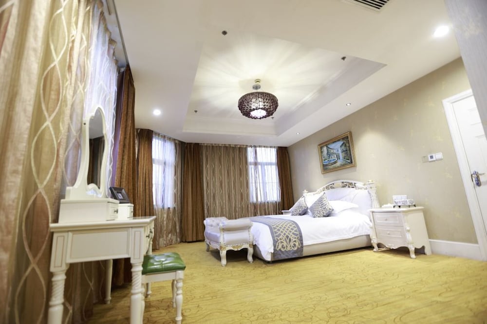 Nanjing Suning Universal Hotel 17/38