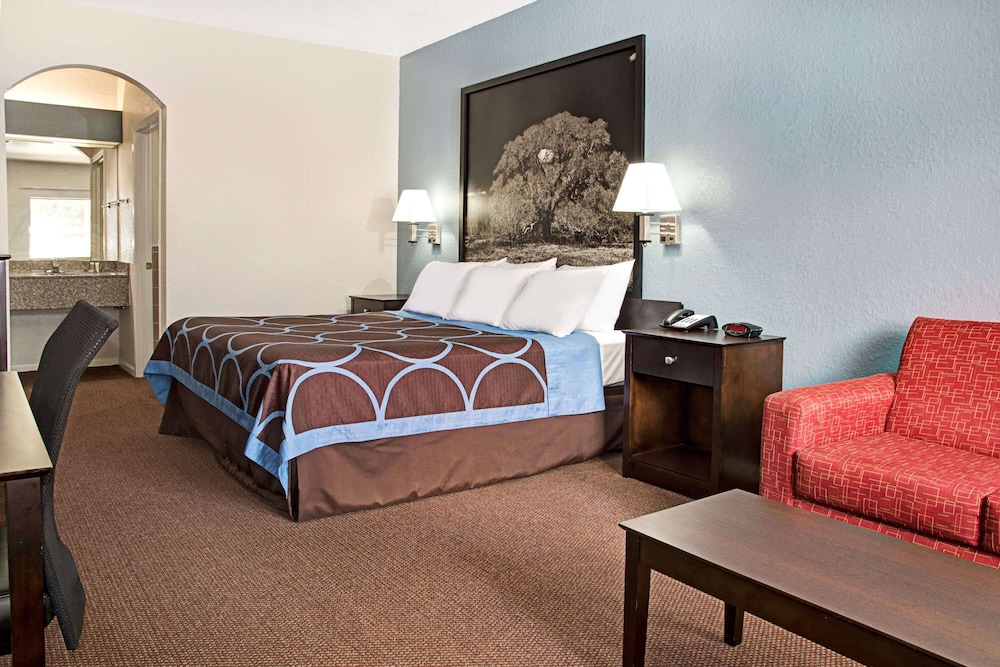 Super 8 by Wyndham Houston/Brookhollow NW 18/34