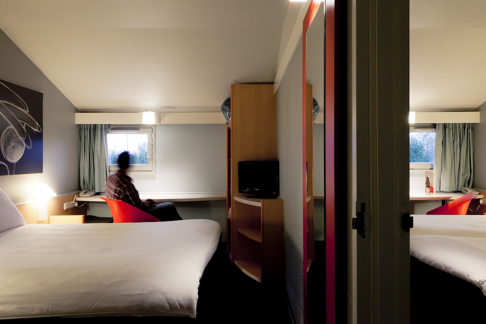 Ibis Lyon Nord 9/69