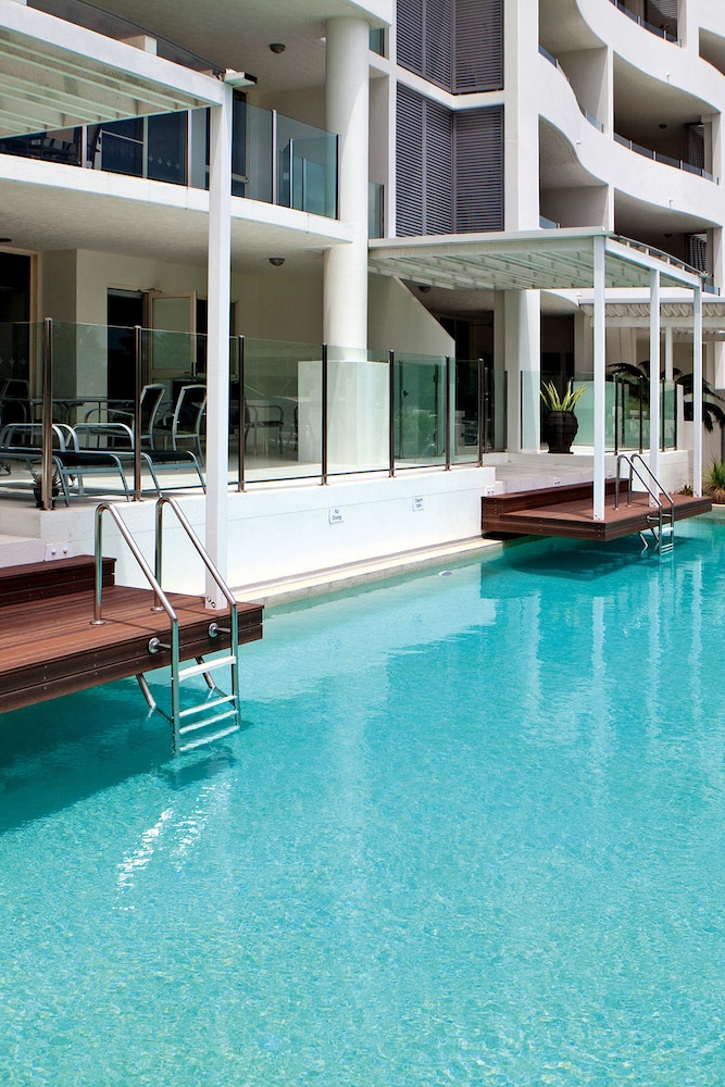 Waters Edge Apartments 45/50