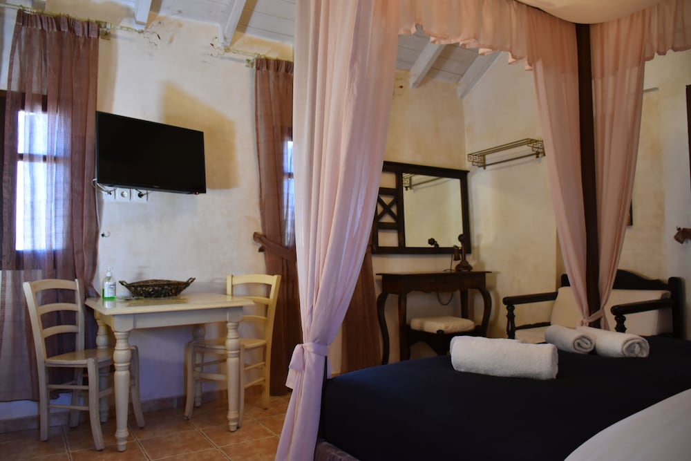 Odos Oneiron Hotel 57/64