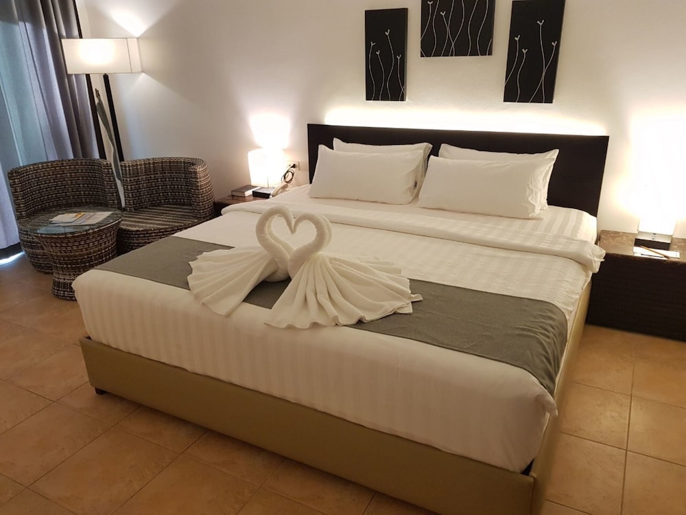 Boracay Ocean Club Beach Resort 12/77