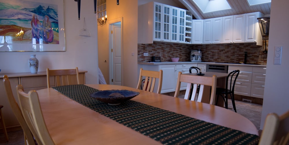 Three Sisters Studio Apartments 34/43